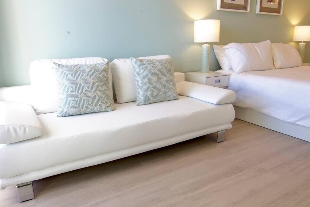 Sea Lovers - Sea Front - Studio Apartment Монте Гордо Екстериор снимка