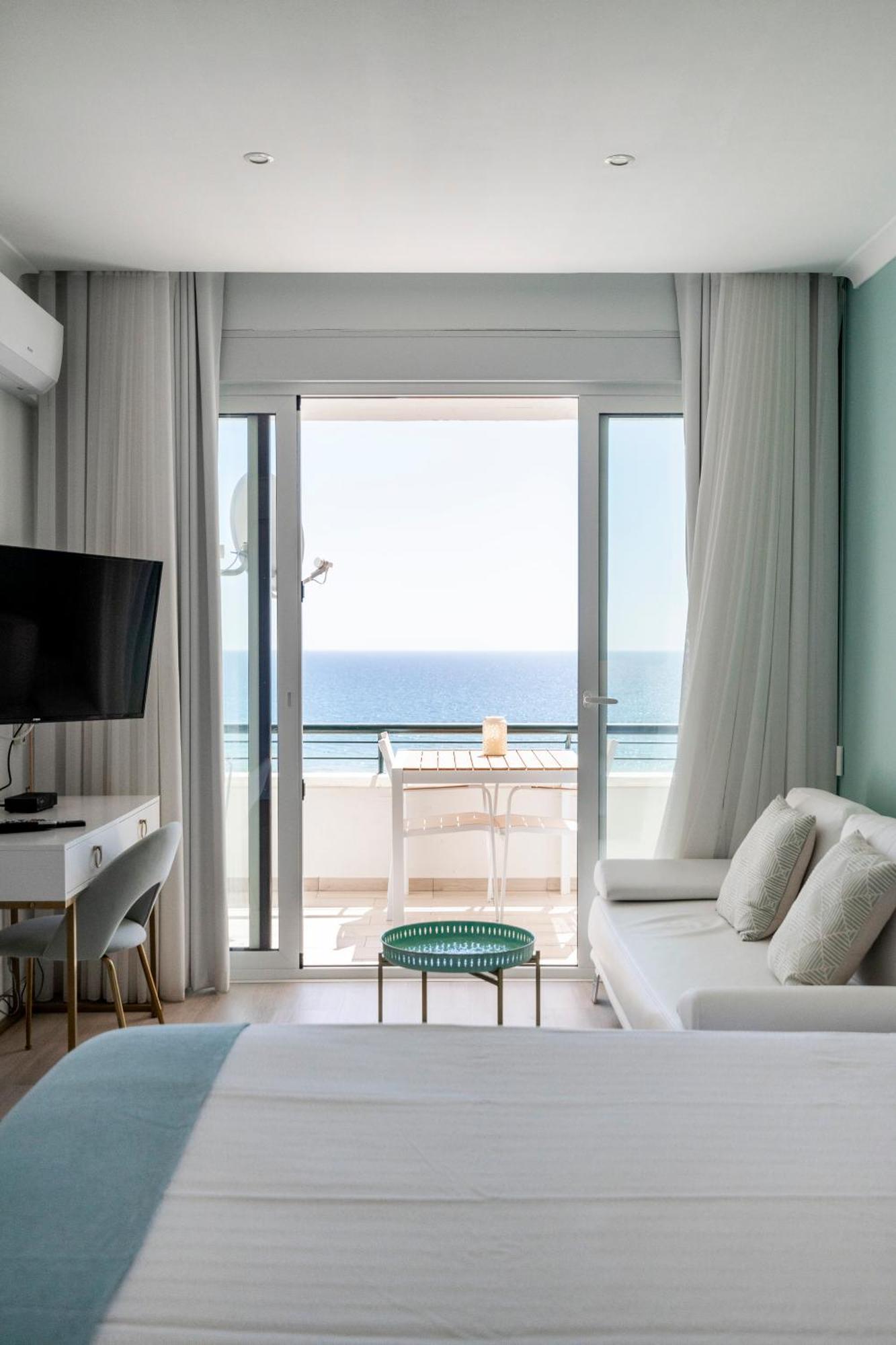 Sea Lovers - Sea Front - Studio Apartment Монте Гордо Екстериор снимка