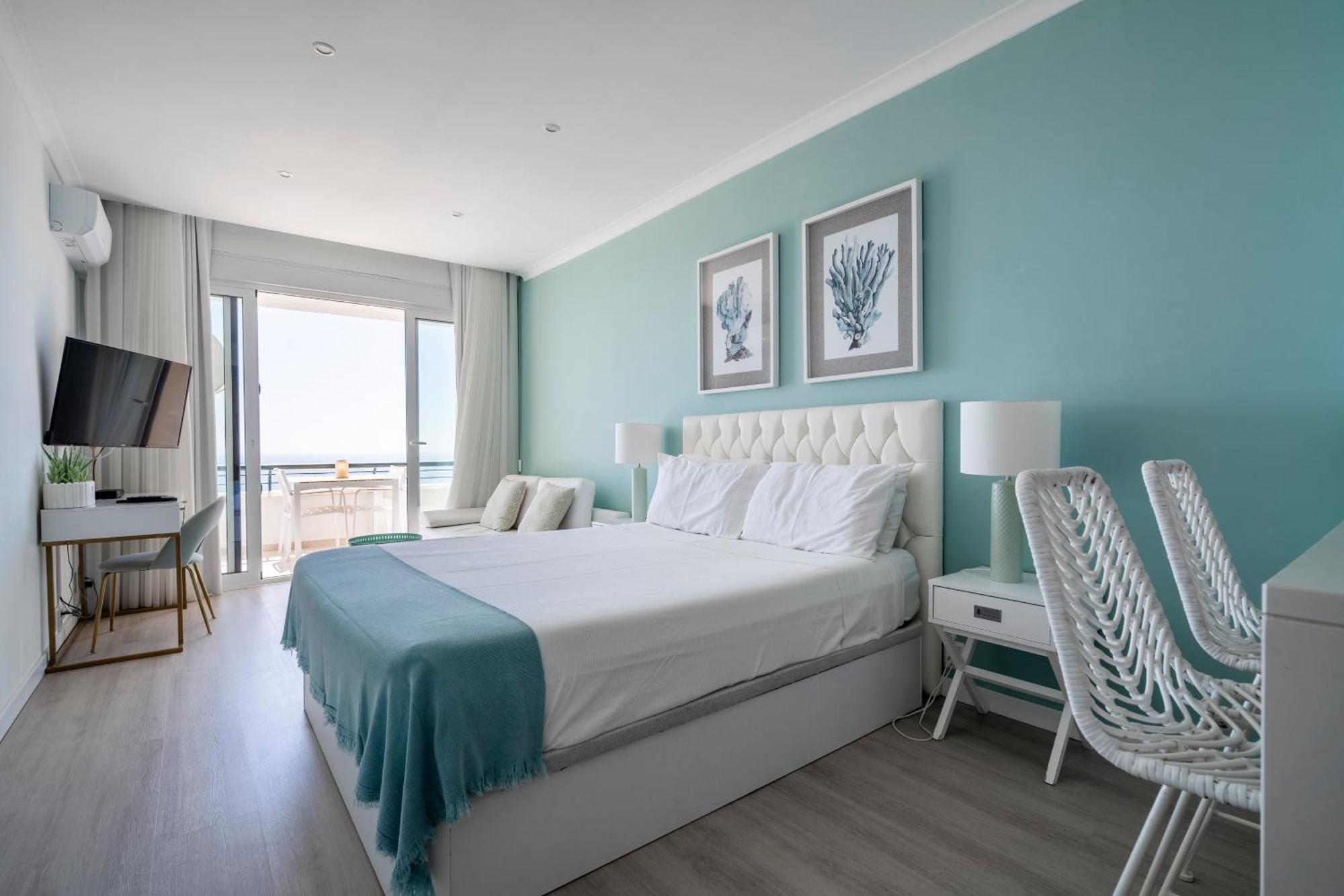Sea Lovers - Sea Front - Studio Apartment Монте Гордо Екстериор снимка