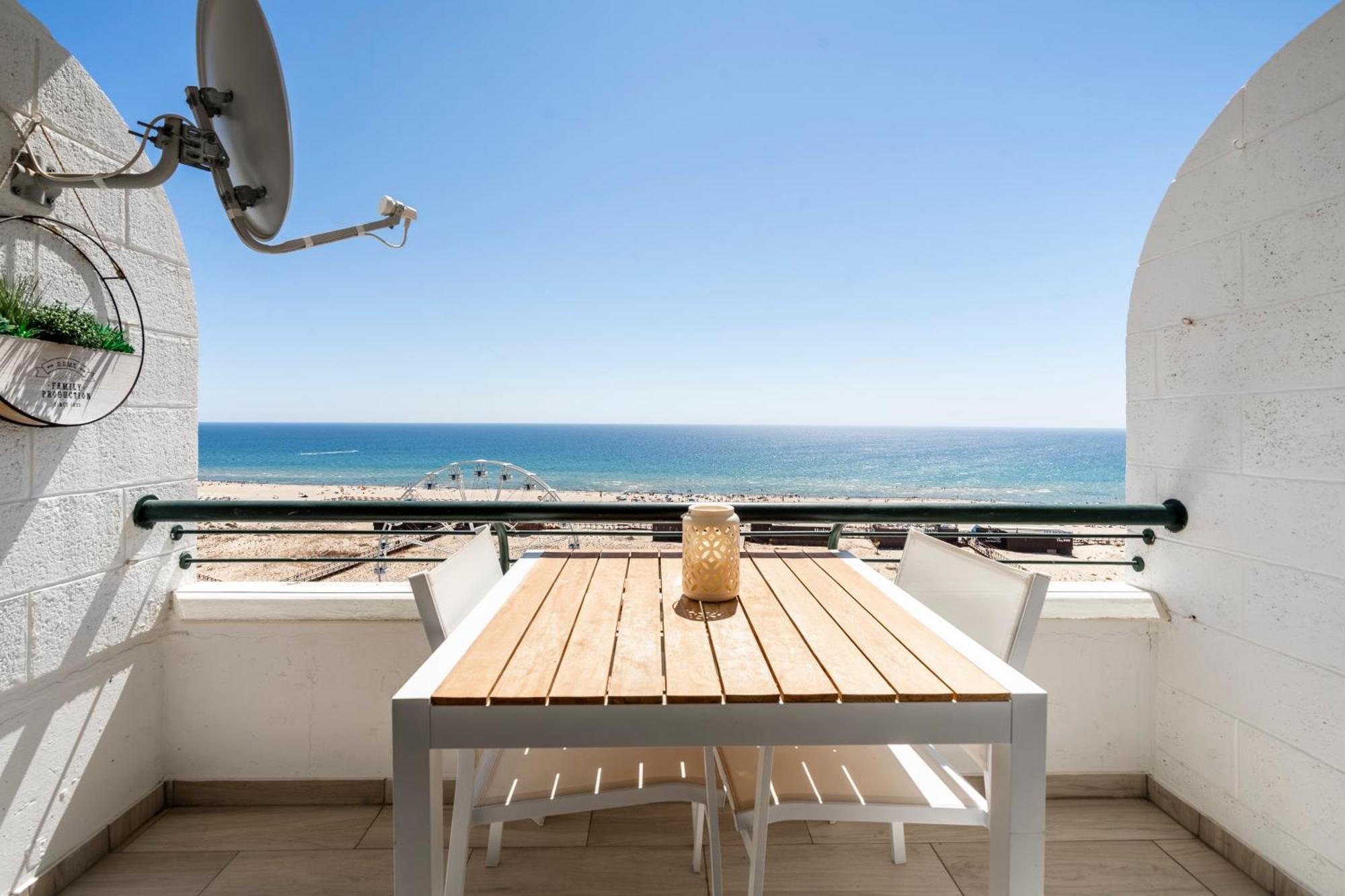 Sea Lovers - Sea Front - Studio Apartment Монте Гордо Екстериор снимка